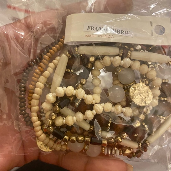 NWT LAYERED BRACELET SET - Picture 7 of 8